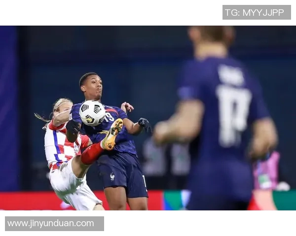 法国足球明星青春岁月的珍贵瞬间回顾与分享