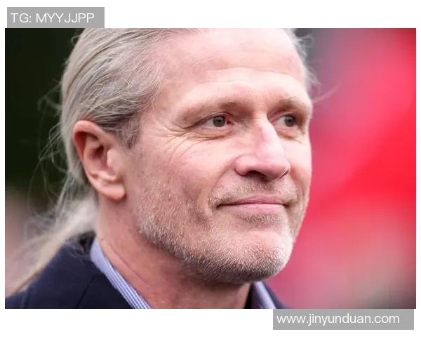 90后足球明星因伤退役的背后故事与人生新篇章